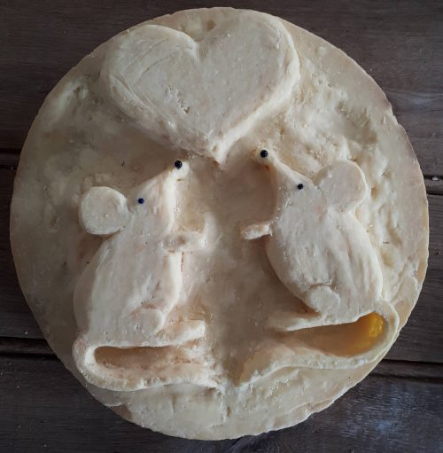 Mouse cheese carving